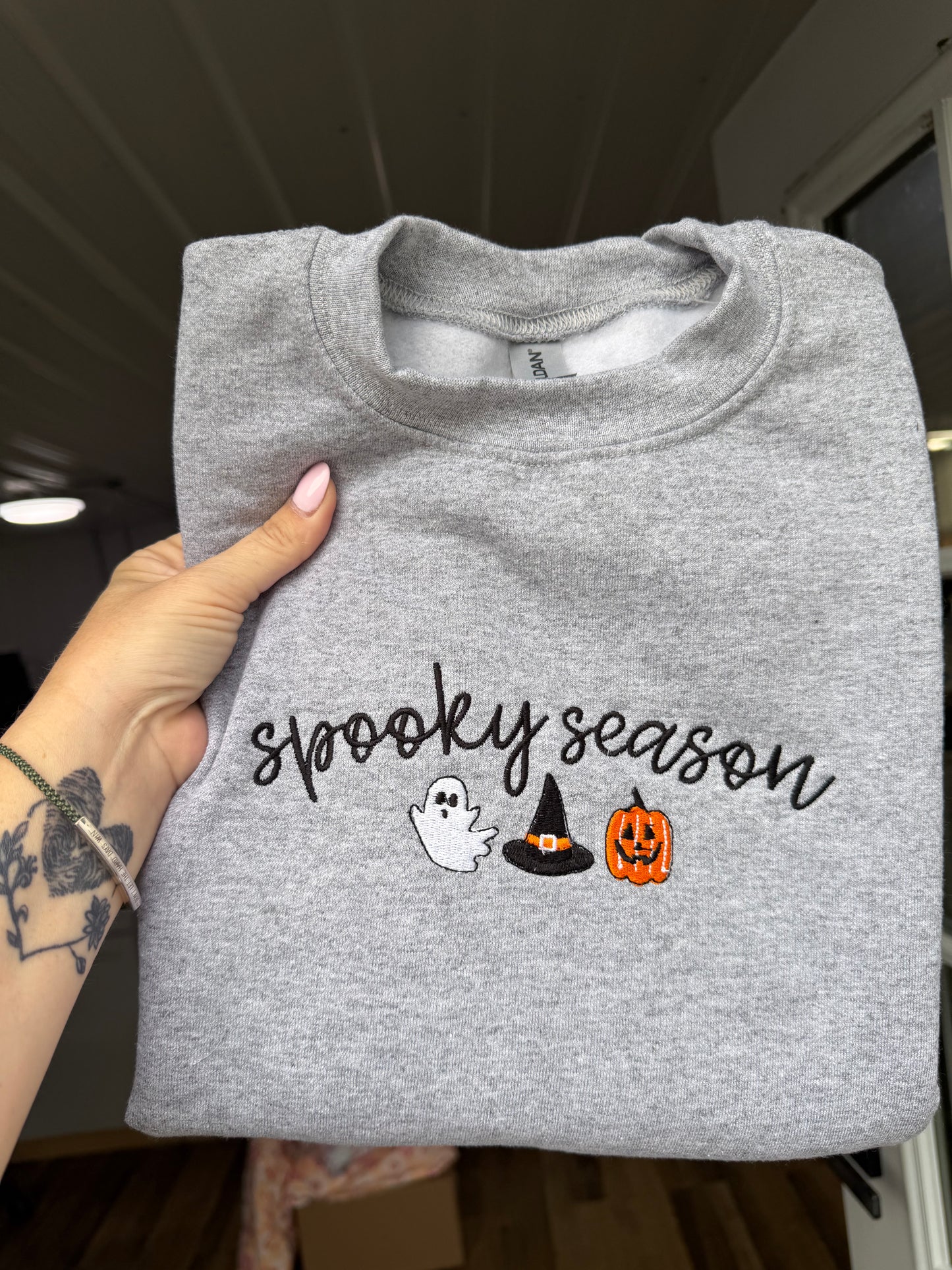 Spooky Season Embroidered -Sweatshirt