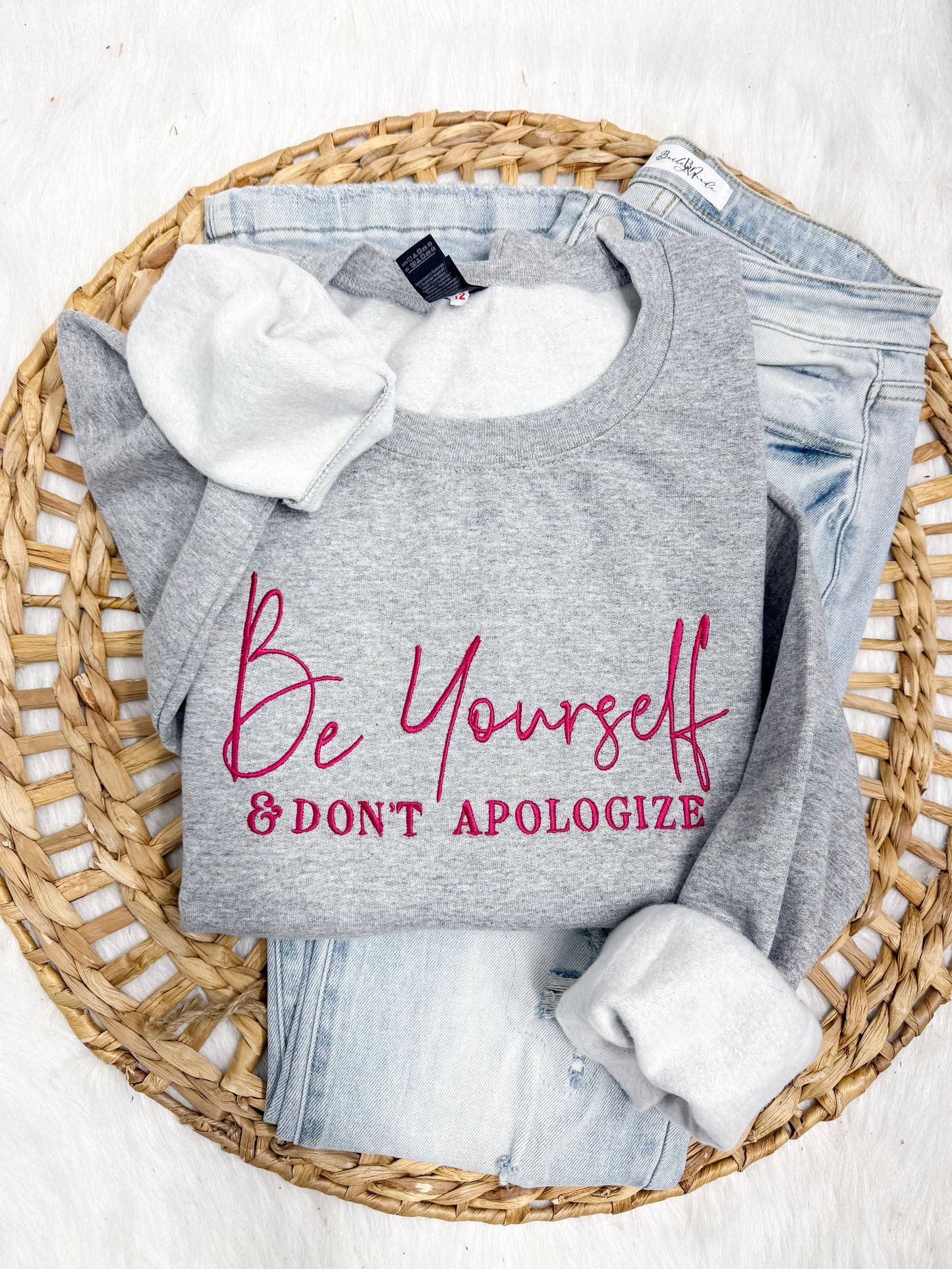 Be yourself and don’t apologize -EMBROIDERED SWEATSHIRT
