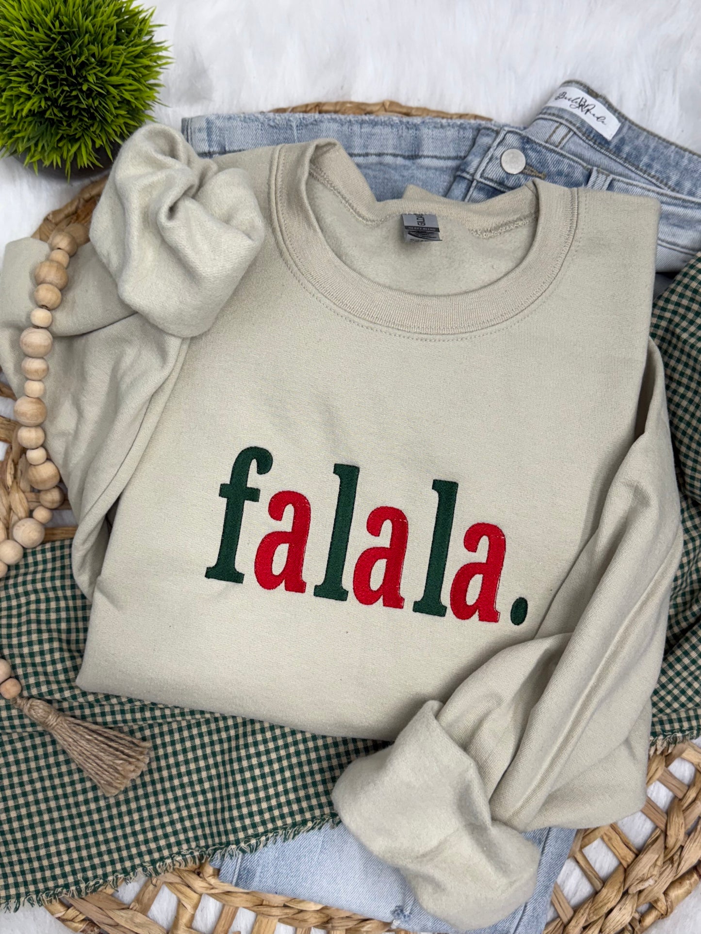 Fa la la -EMBROIDERED SWEATSHIRT (Sand)