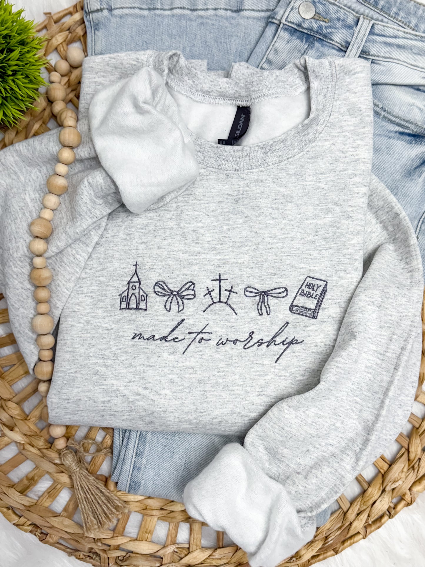 Made to worship- Embroidered SWEATSHIRT